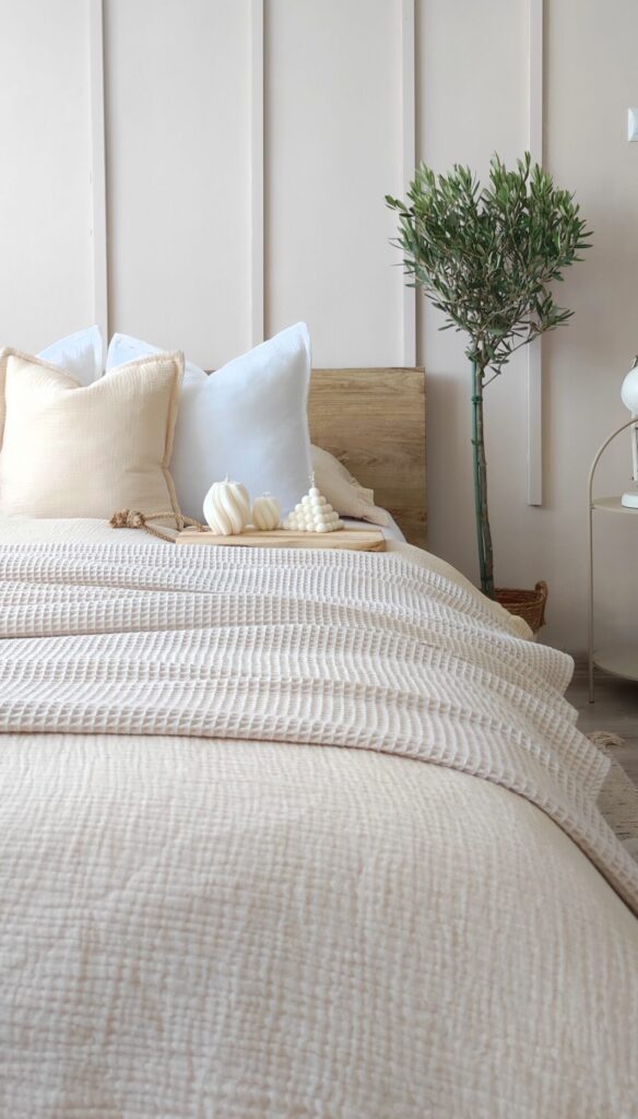 aranzacja-sypialni-boho-posciel-muslinowa-z-falbanka