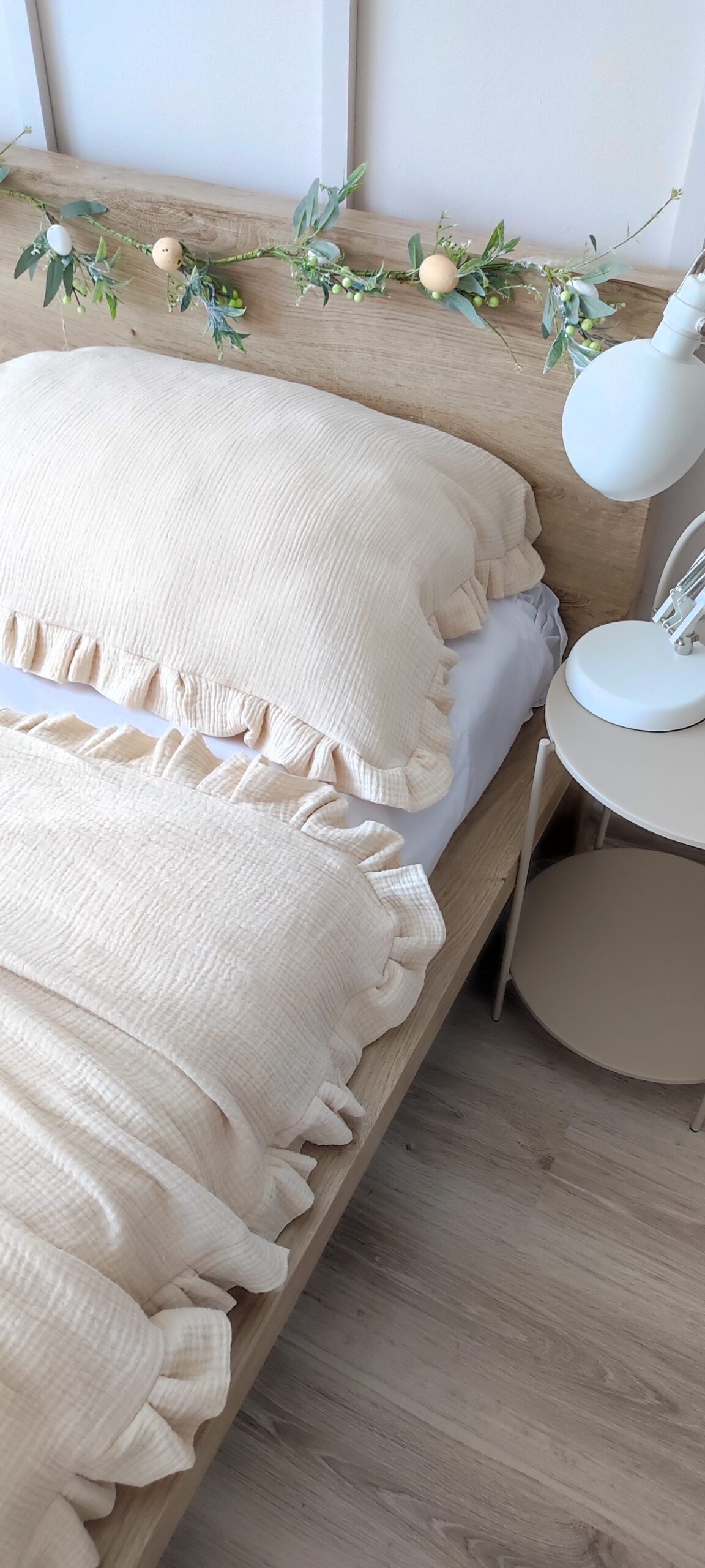 detal-falbanki-w-poscieli-muslinowej-double-gauze