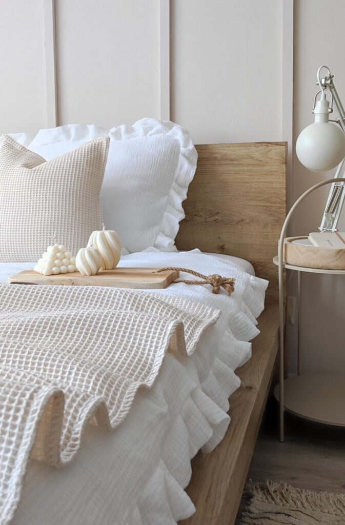 Pościel biała muślinowa z falbanką, sklep z pościelami szycie na zamówienie