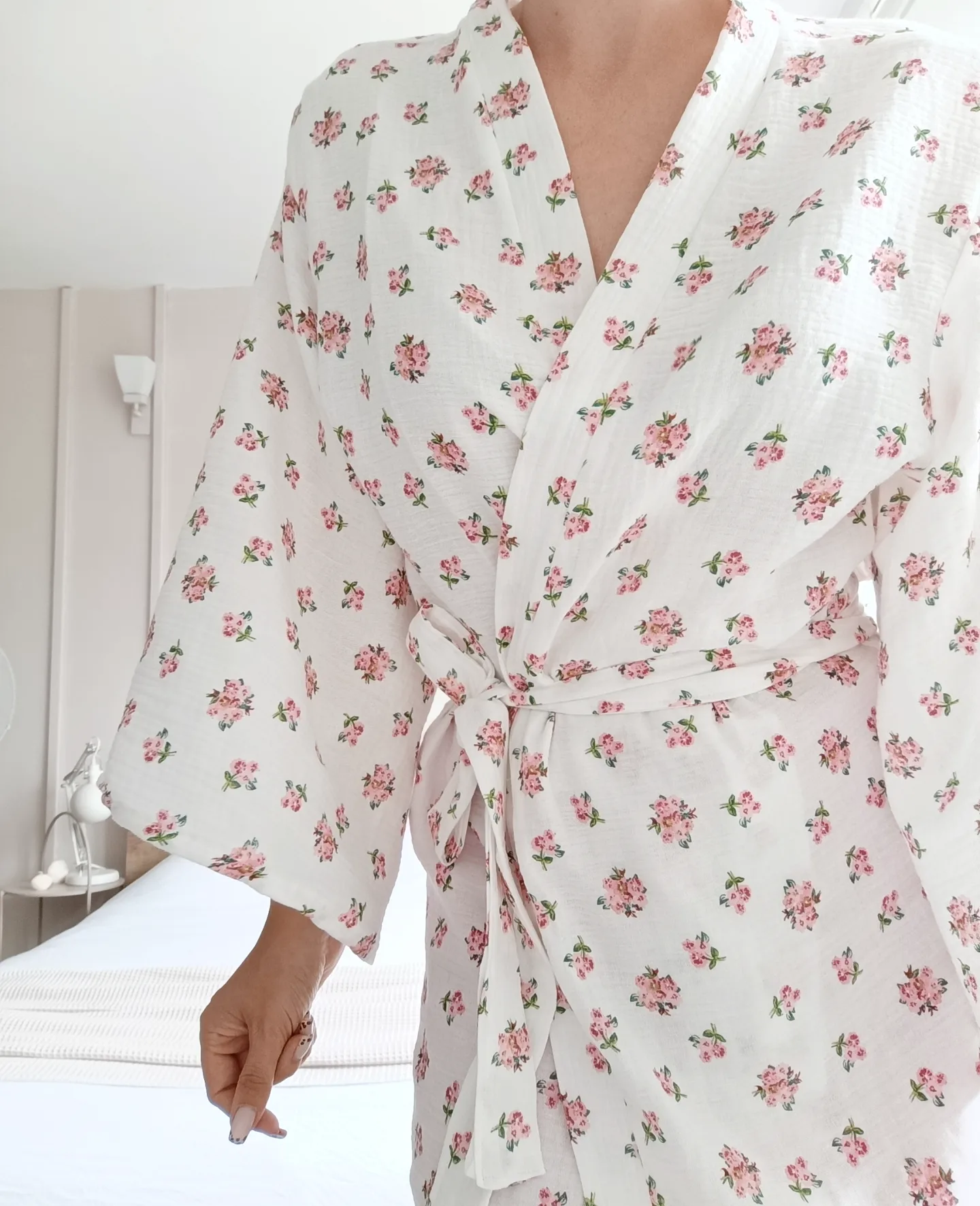 Muślinowe kimono w RÓŻYCZKI