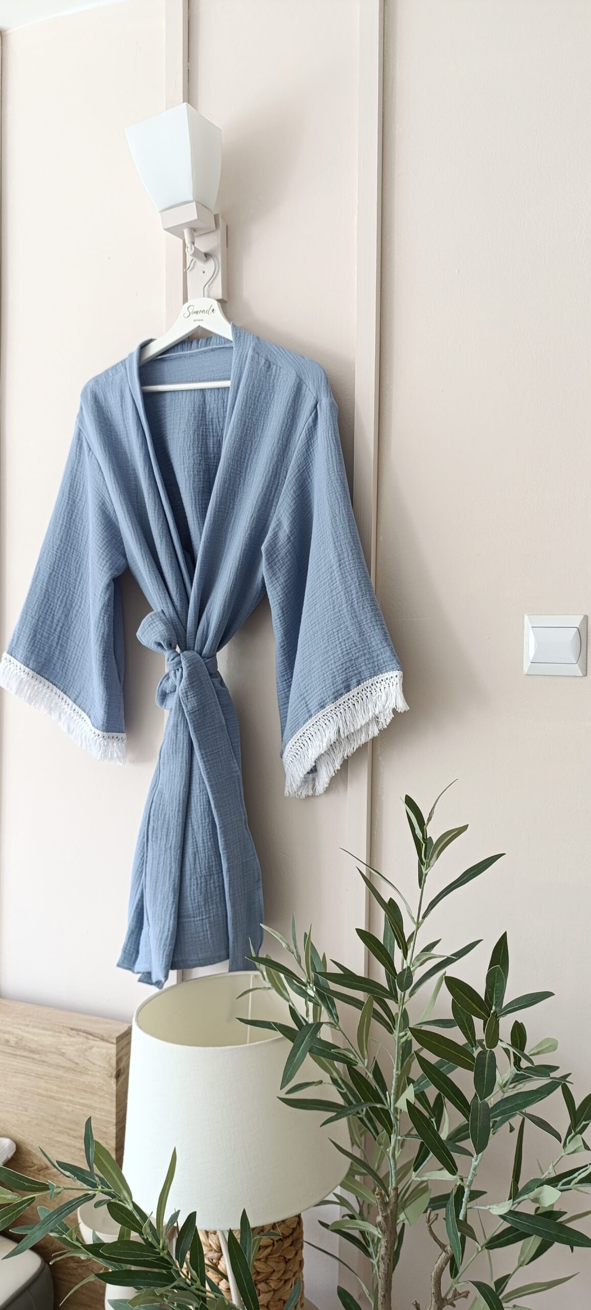 Muślinowe kimono z białymi frędzlami