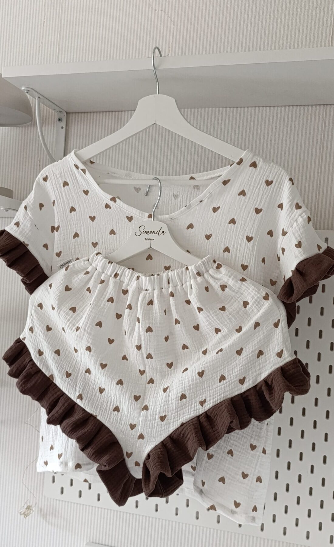 Muślinowa piżamka w BRĄZOWE SERDUSZKA
