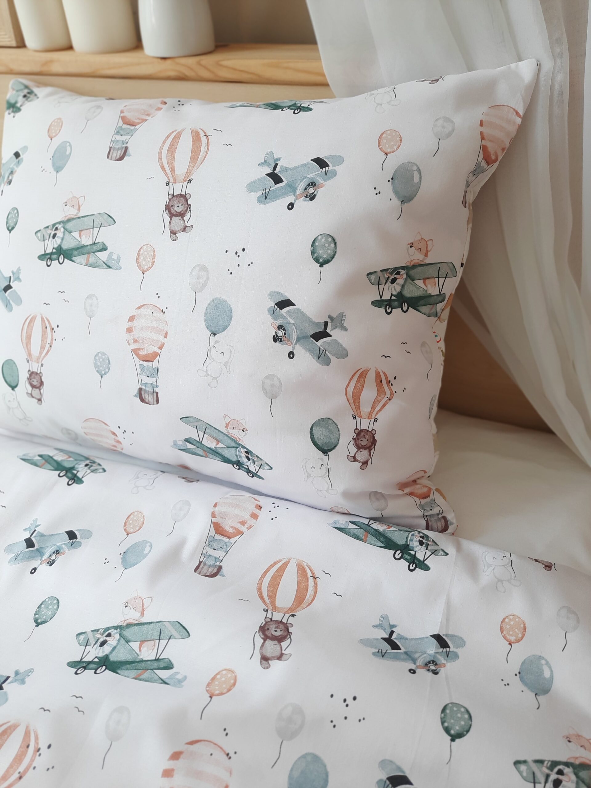 Bawełniany komplet pościeli w SAMOLOTY i BALONY na białym tle