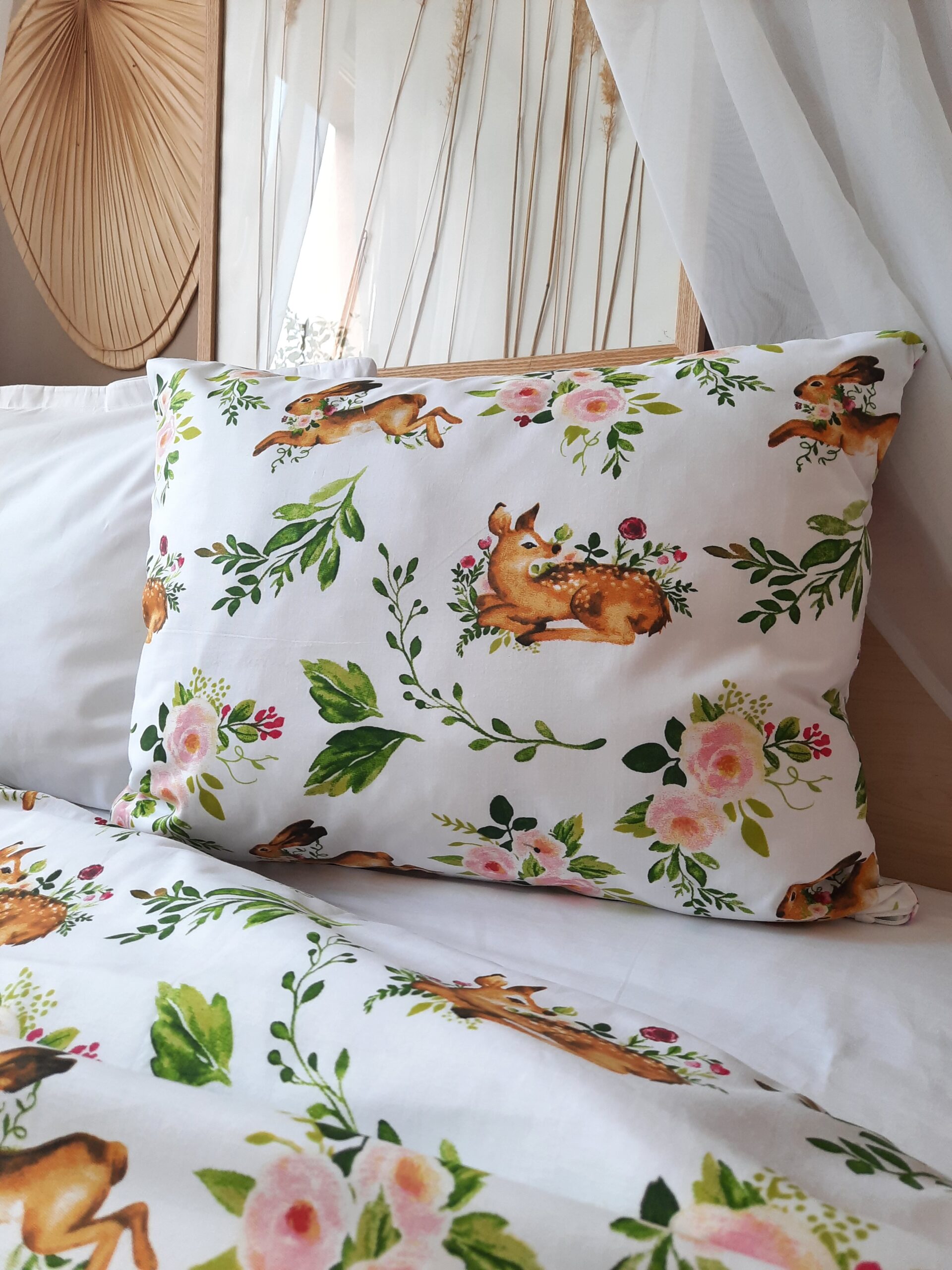 Bawełniany komplet SARENKI ZAJĄCZKI szałwia i beż na białym tle