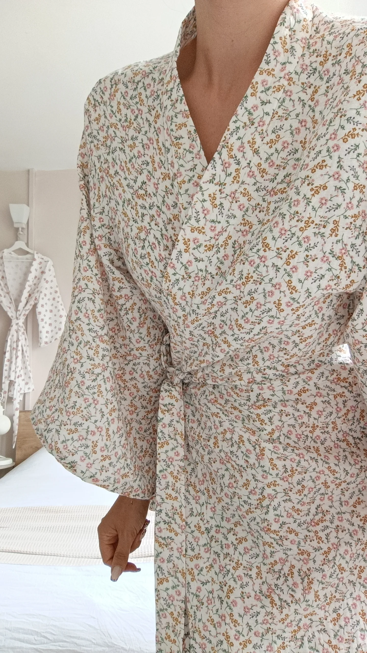 Muślinowe kimono w drobne kwiatuszki