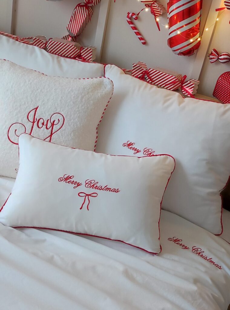 Pościel bawełniana z haftem merry christmas, kokarda czerwona, wypustka dekoracyjna, pościel w sypialni