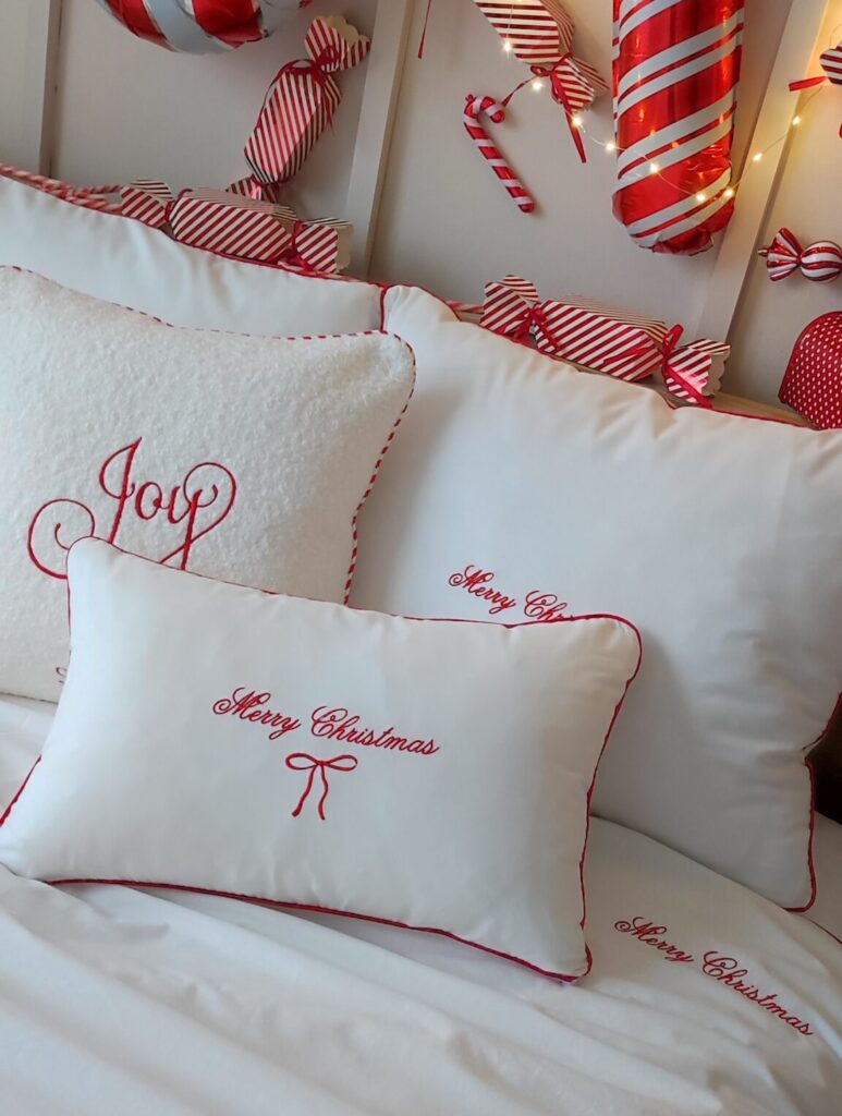 Zbliżenie na haft na pościeli świątecznej simonila 