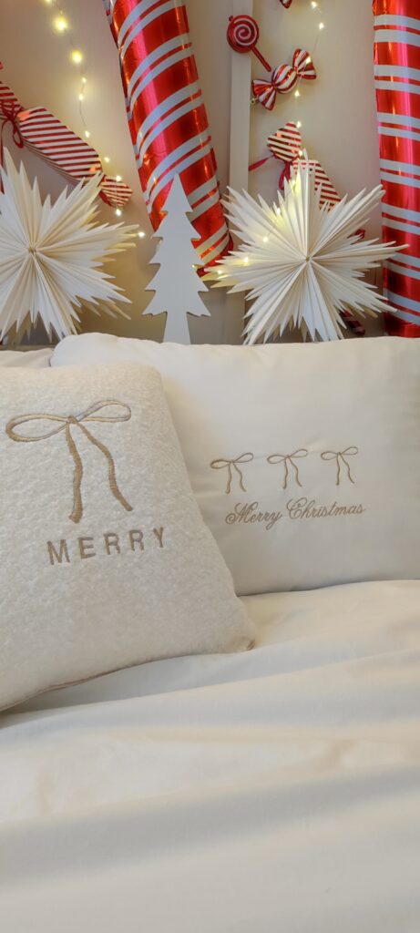 Świąteczna pościel z haftem kokard Merry Christmas