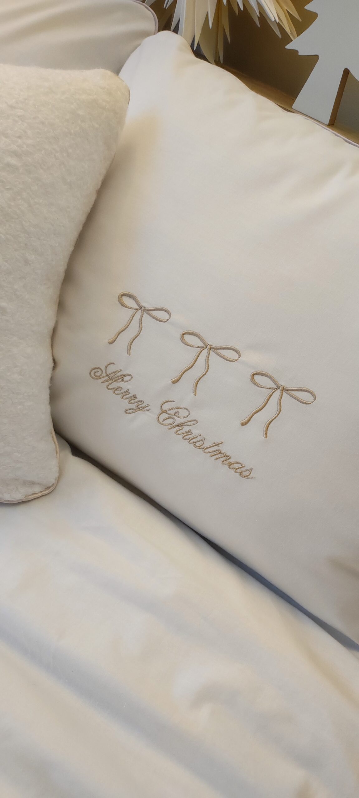 Świąteczna pościel z haftem kokard Merry Christmas