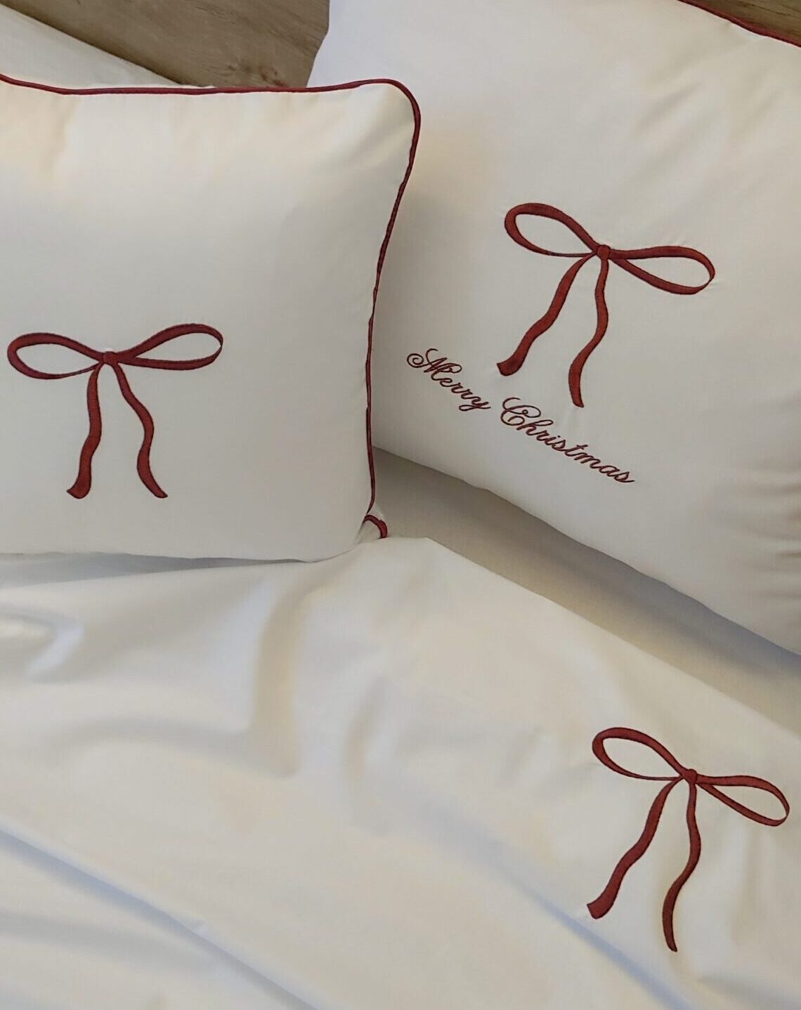 Pościel bawełniana z haftem kokard bordowe pościele szyte na zamówienie Simonila