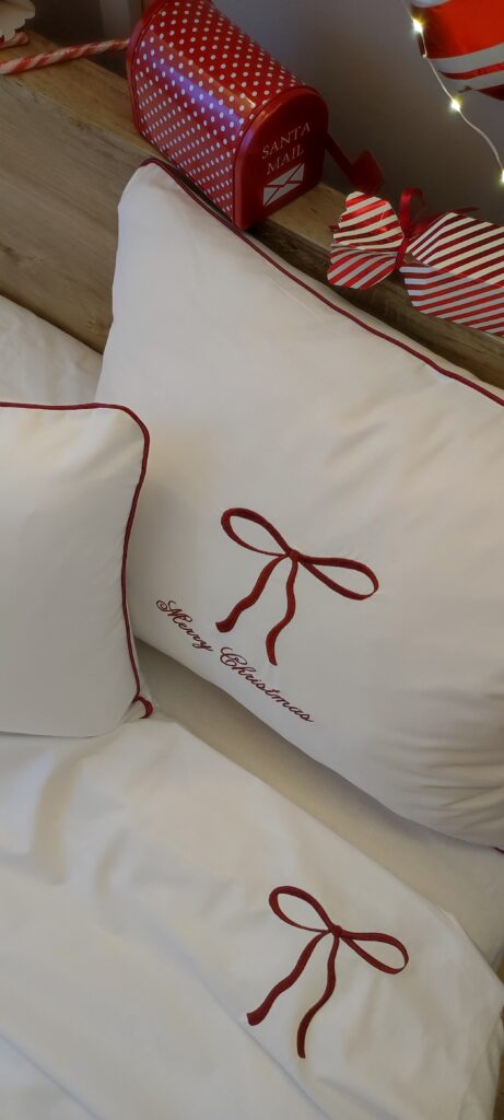 Pościel bawełniana z haftem kokard bordowe pościele szyte na zamówienie Simonila