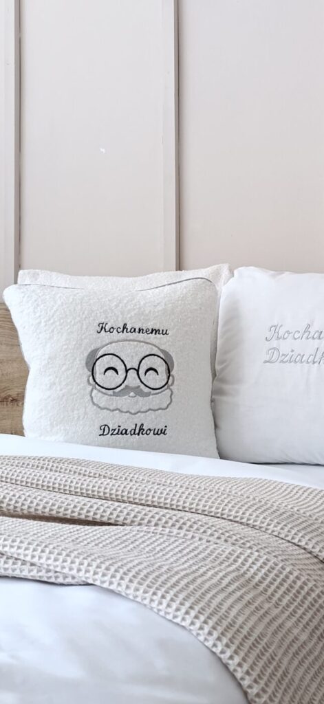 Poduszka z okazji dnia babci i dziadka na prezent , haft maszynowy