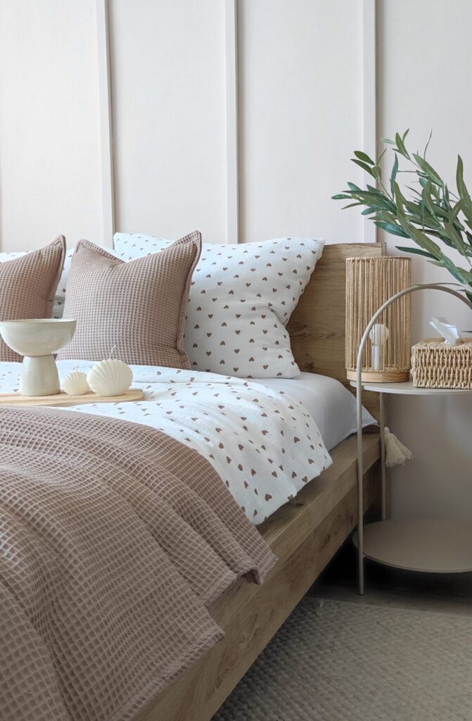 pościel muślinowa w brązowe serduszka