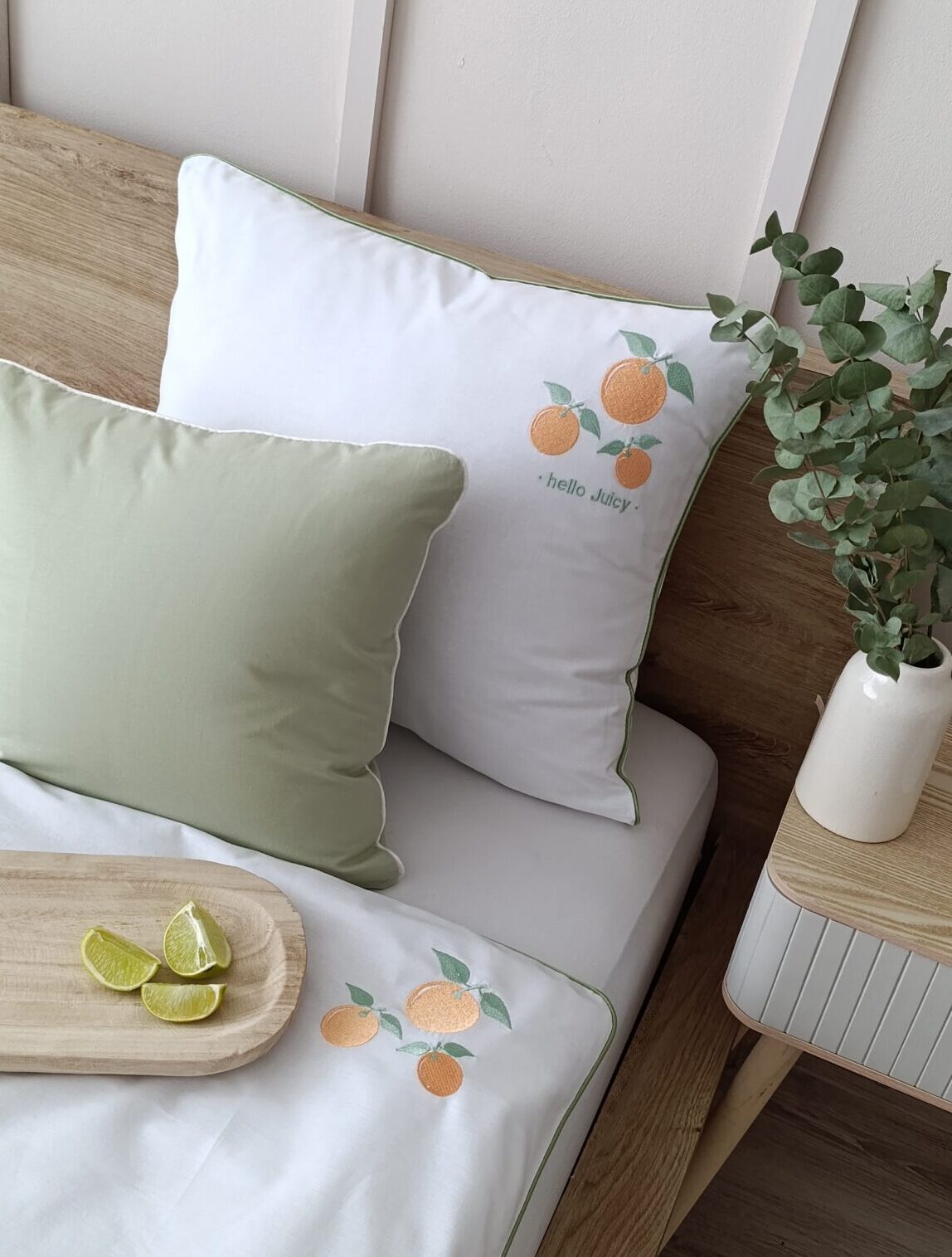 Bawełniana pościel z mandarynkami - 100% bawełna, haft maszynowy i oliwkowa wypustka, antyalergiczna i miękka.