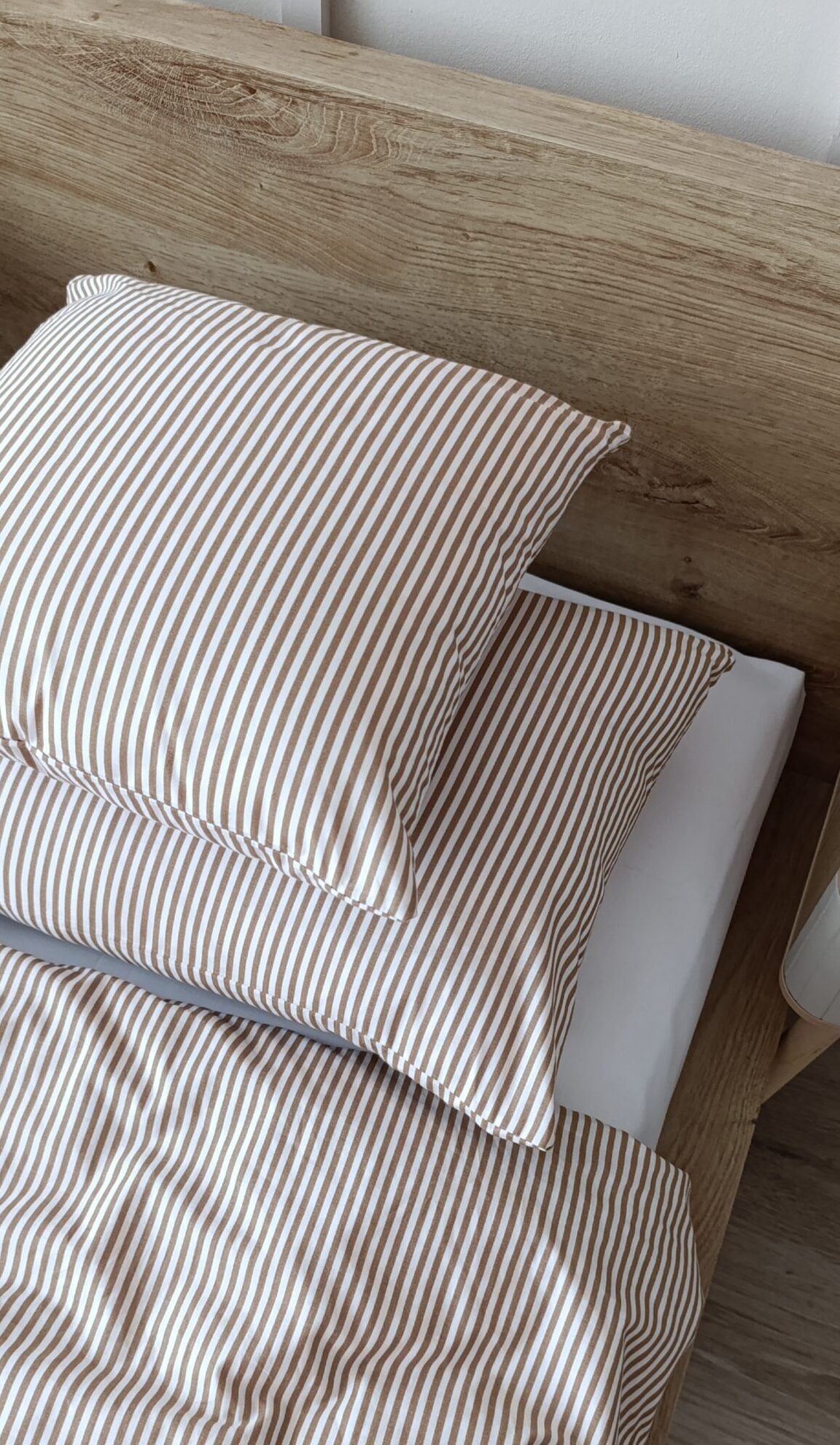 Beżowa poszewka bawełniana w paski - różne rozmiary, zamek kryty szyta na zamówienie