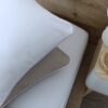 Białą pościel z bawełny satynowej z beżową lamówką
