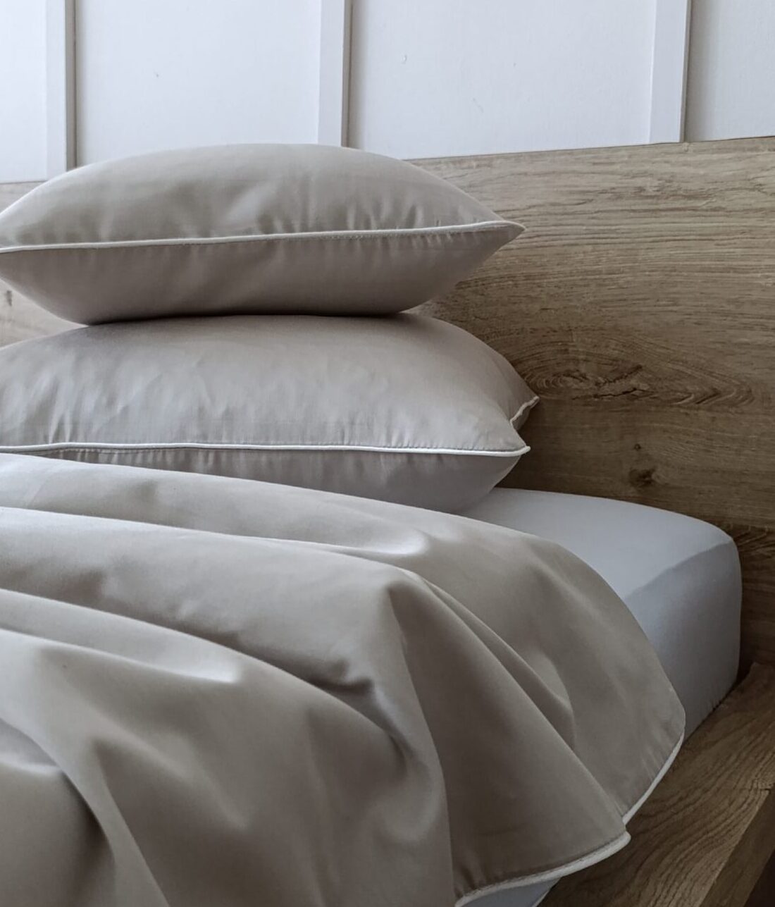 Pościel z bawełny satynowej beżowa z białą lamówką