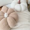Poduszka jesienna dynia jasny beż boucle - 30 cm | Simonila