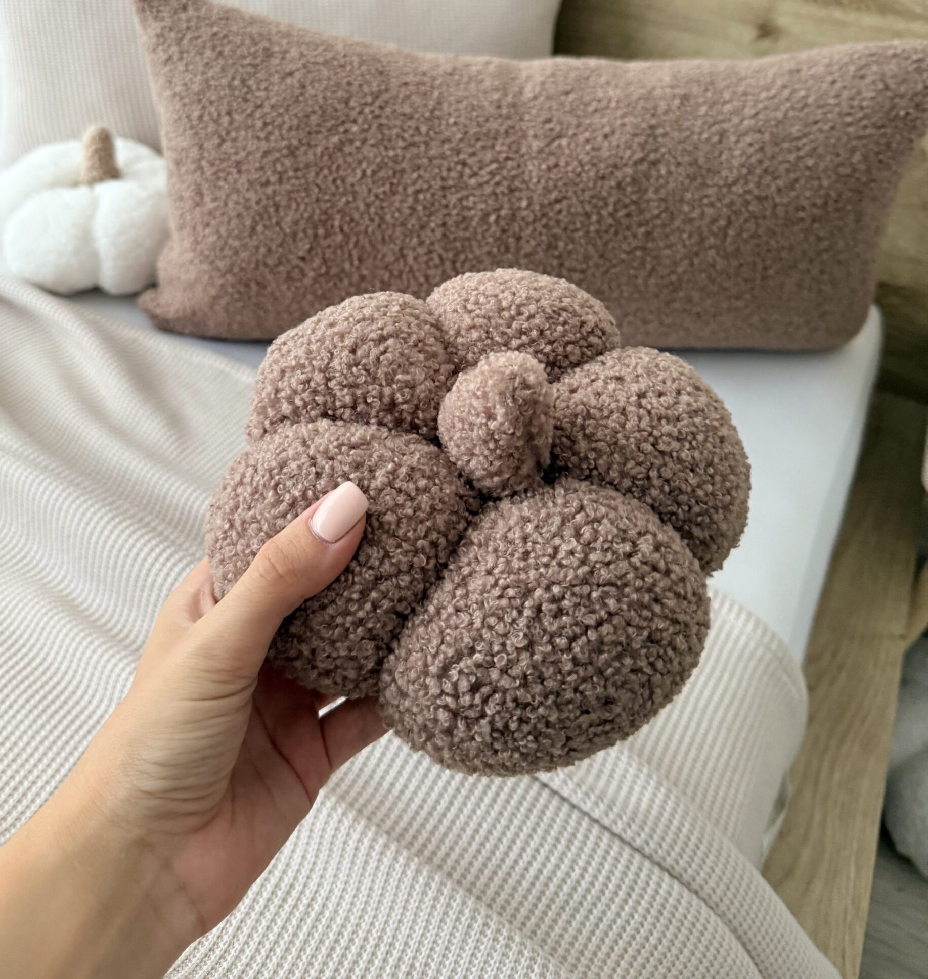 Wyprzedane Poduszka jesienna dynia ciepły brąz boucle - 15cm | Simonila