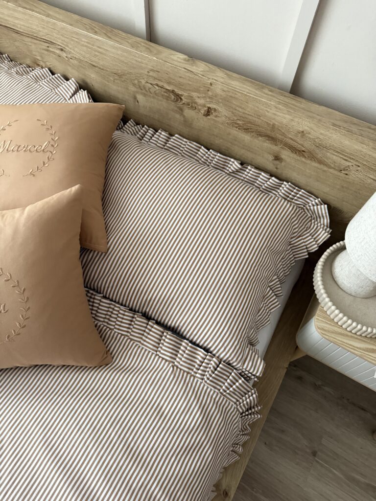 Pościel bawełniana w drobne beżowe paski 