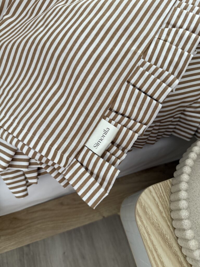 Zbliżenie na metke pościeli Simonila