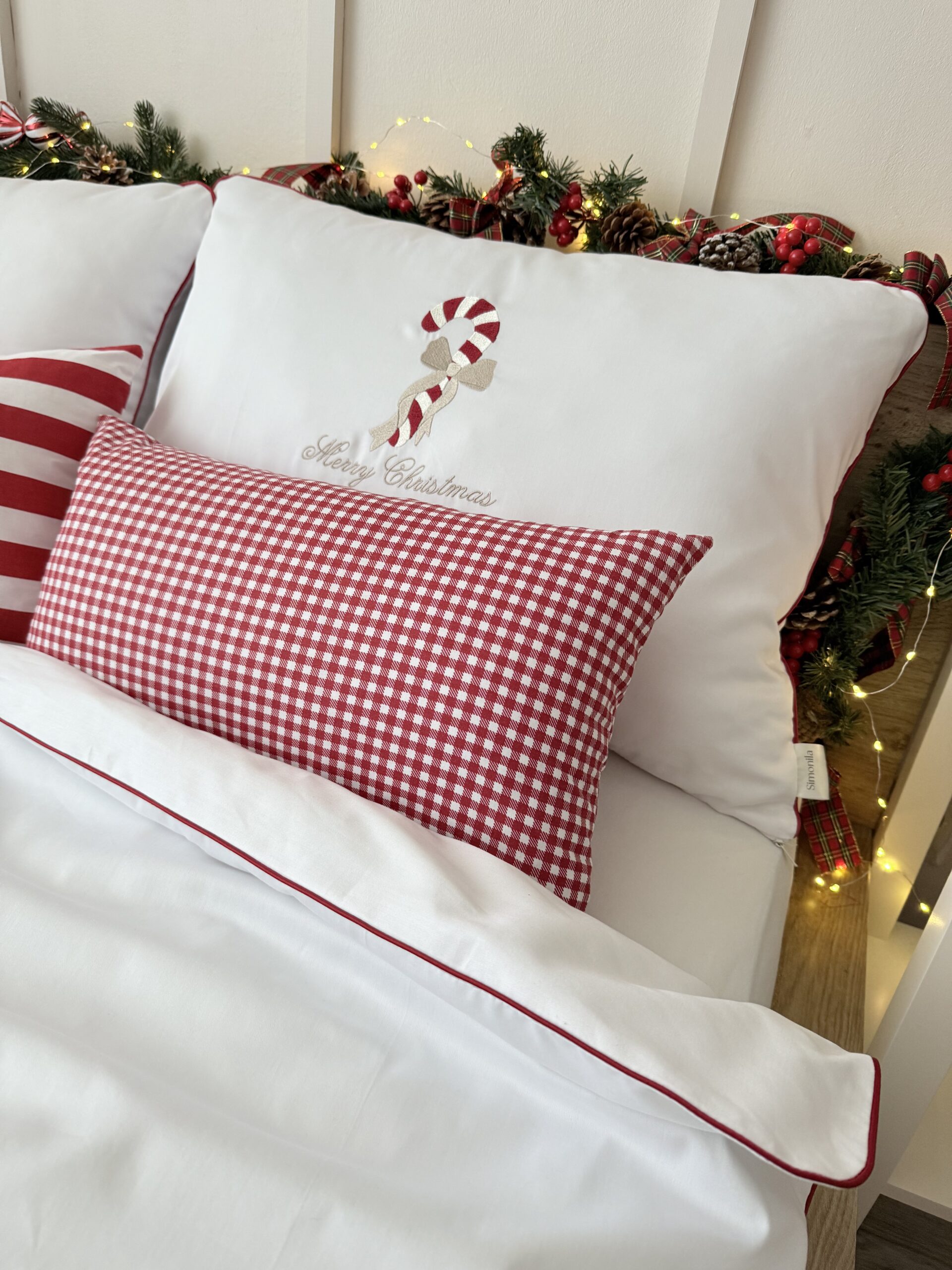 Poszewka bawełniana świąteczna w czerwoną krate Simonila