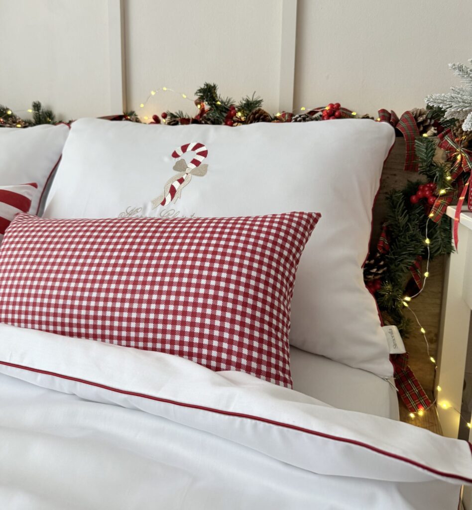 Świąteczna poszewka bawełniana szkocka krata – klasyczny wzór w ciepłych kolorach