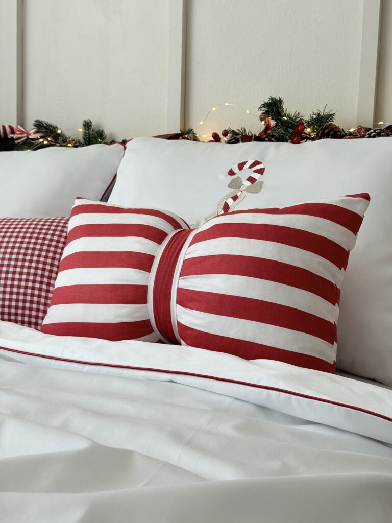 Świąteczna poduszka kokarda, pomysł na prezent, święta w domu 