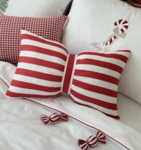 Poduszka w czerwono białe pasy świąeczna laski cukrowe, poduszka kokarda