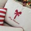 haft prezent z kokardą czerwoną merry Christmas detal