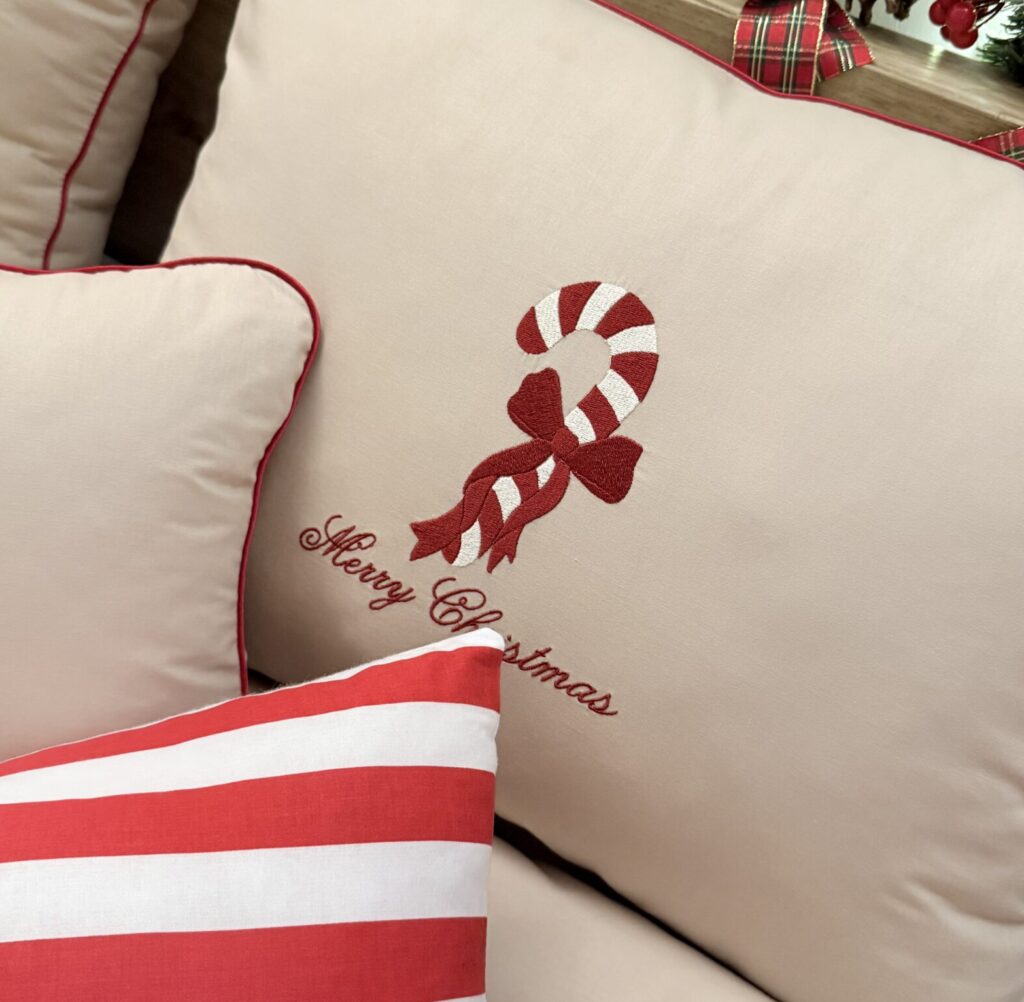 pościel świąteczna z czerwoną lamówką