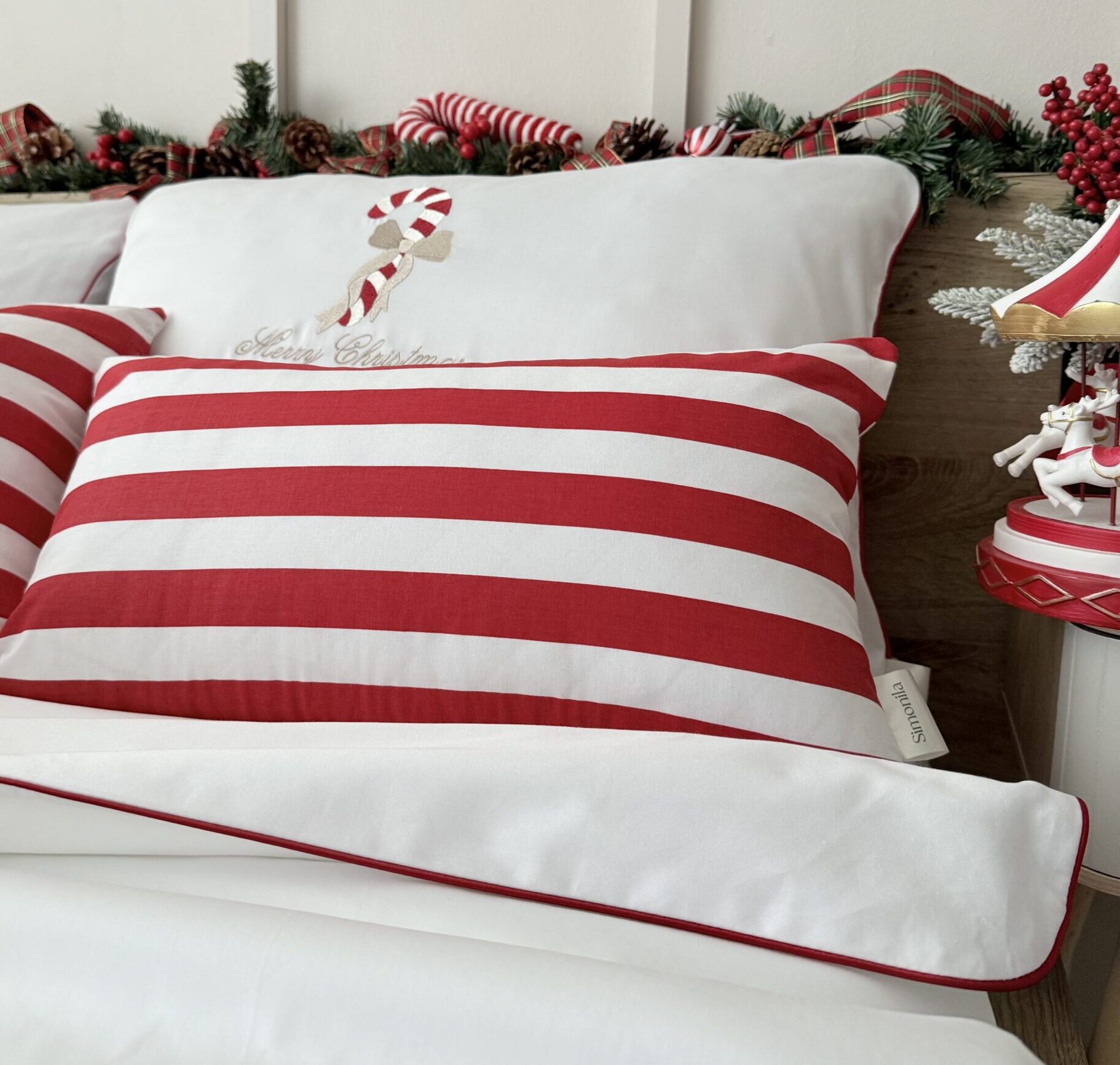 Świąteczna poszewka bawełniana w pasy biało czerwone