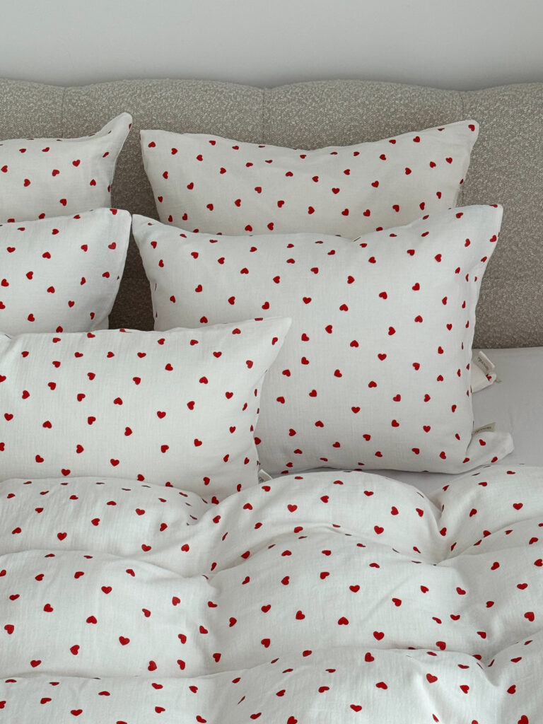 Miękka pościel muślinowa w czerwone serduszka z bawełny
