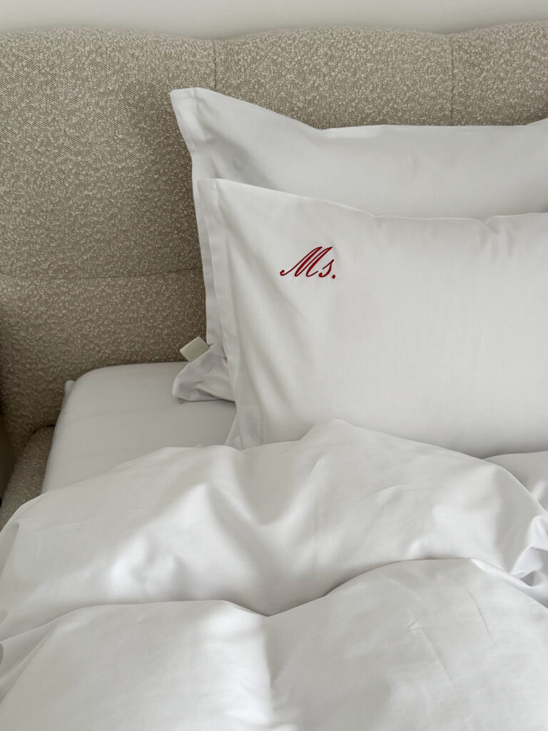 pościel satynowa Pure z haftem MR i MS

