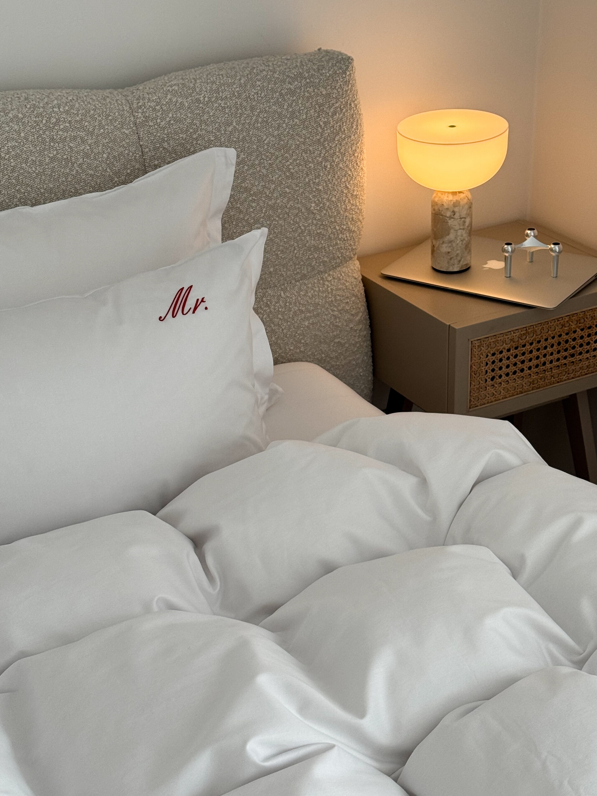 Pościel satynowa Pure z haftem MR i MS