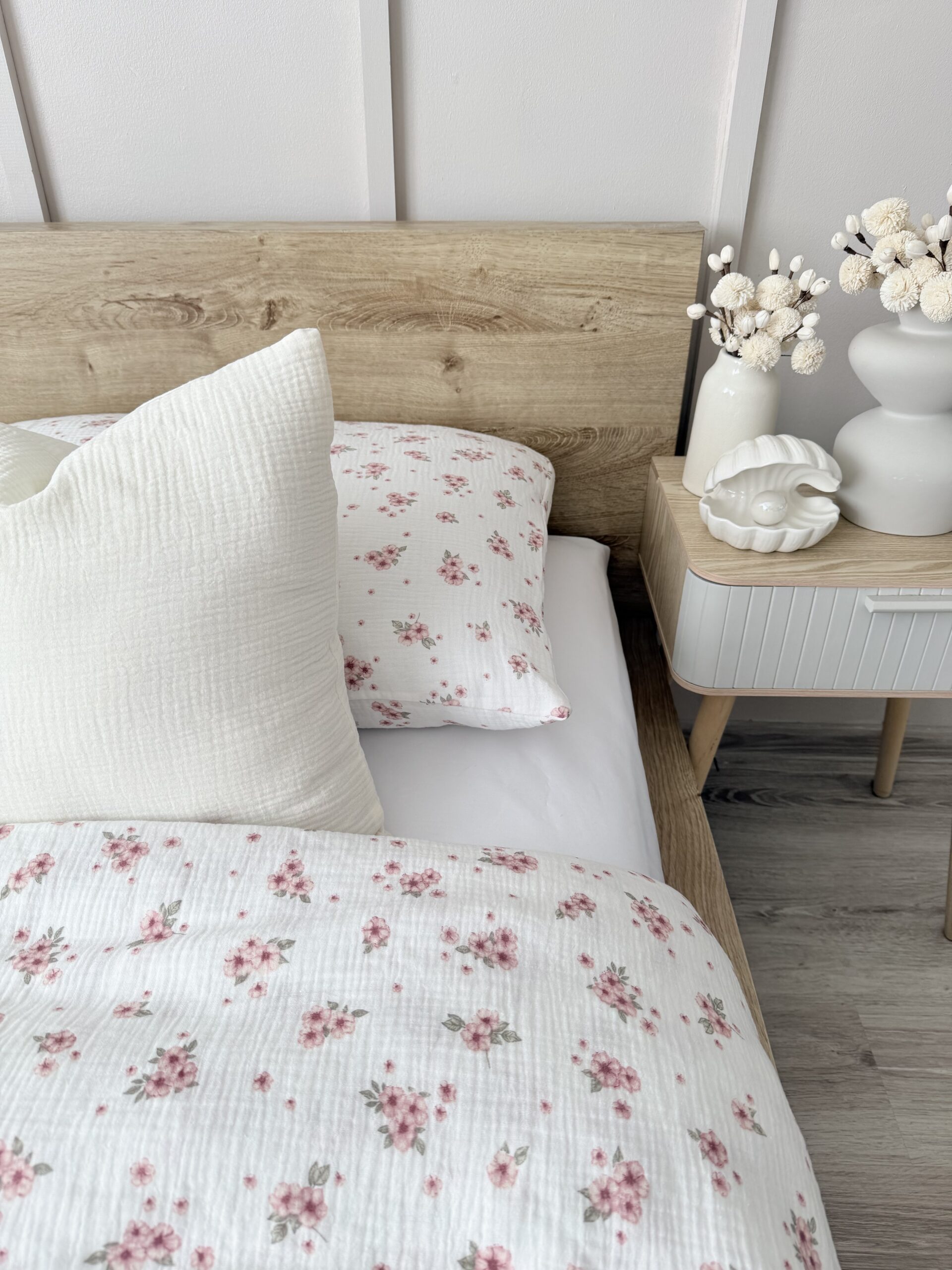 Zbliżenie na materiał muślinowa pościel z muślinu z metalowym suwakiem