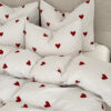 pościel bawełniana w czerwone serca przytulna aranżacja